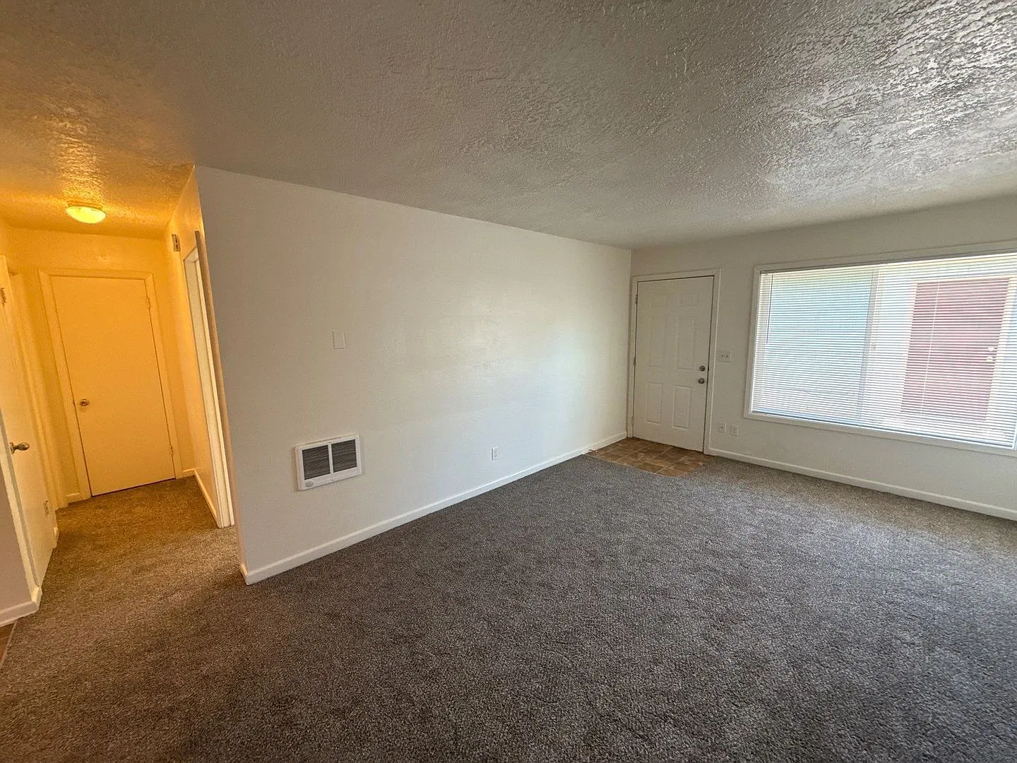 1 bed, 1.0 bath, 650 sqft, $1,095 — Photo 3