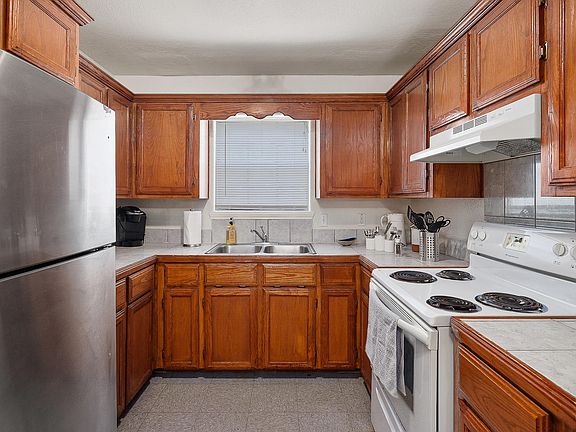 3rd image of 416-422 Gastel Cir