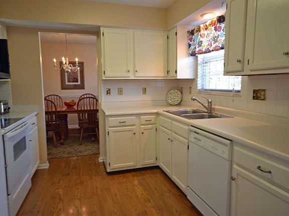 3rd image of 5228 Lexington Ct