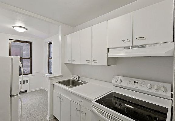 2nd image of 930 Sheridan Ave APT 5J