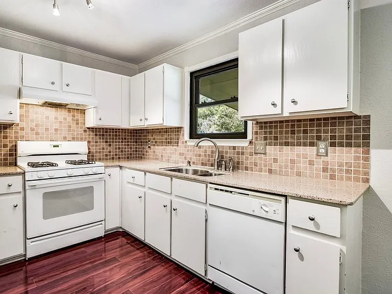 7700 Wakefield Dr — Photo 4