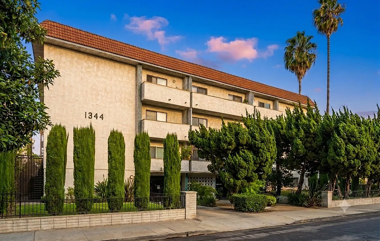 2 bed, 1205 sqft, $3,100 — Photo 1