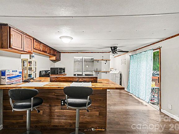 5th image of 111 Oak Brook Dr