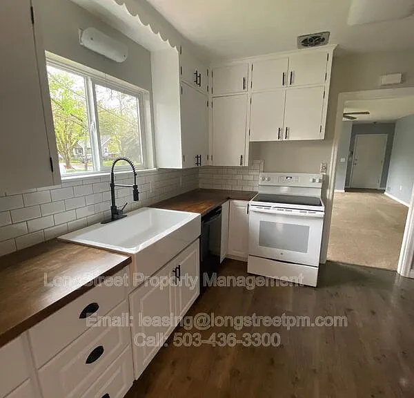 390 23rd St SE — Photo 17