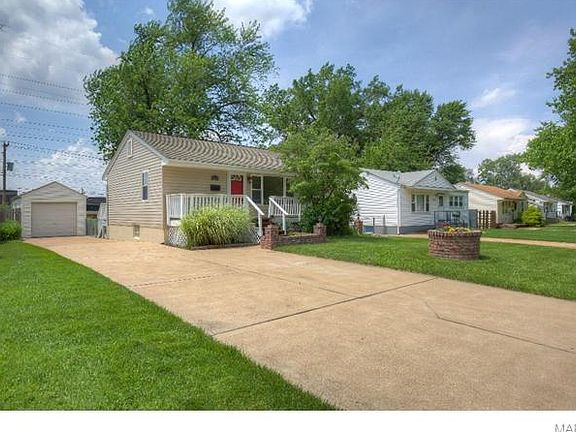 2nd image of 1215 Saint Patrice Ln
