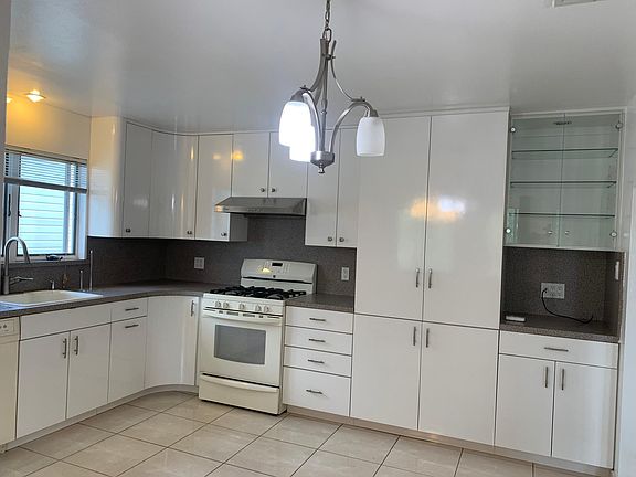3rd image of 50 Bowdoin St #2