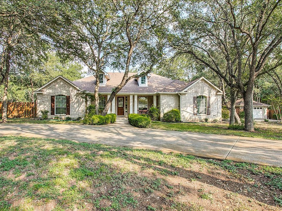 1st image of 106 Chaparral Cir