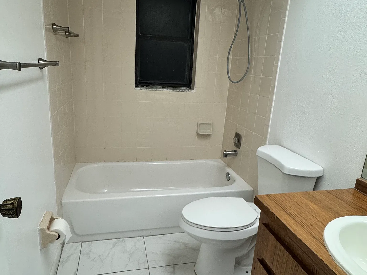 3091 Saint Clair Ave — Photo 4