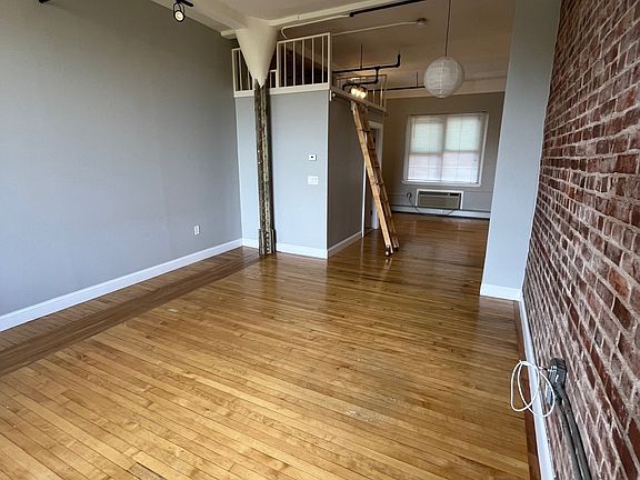 4th image of 956 Chapel St APT 2B