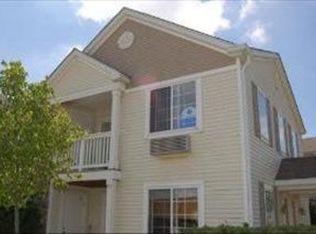 831 Silverstone Dr, Carpentersville, IL 60110