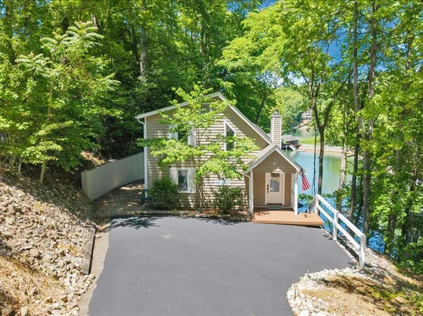 1101 Angela Ct, Moneta, VA 24121