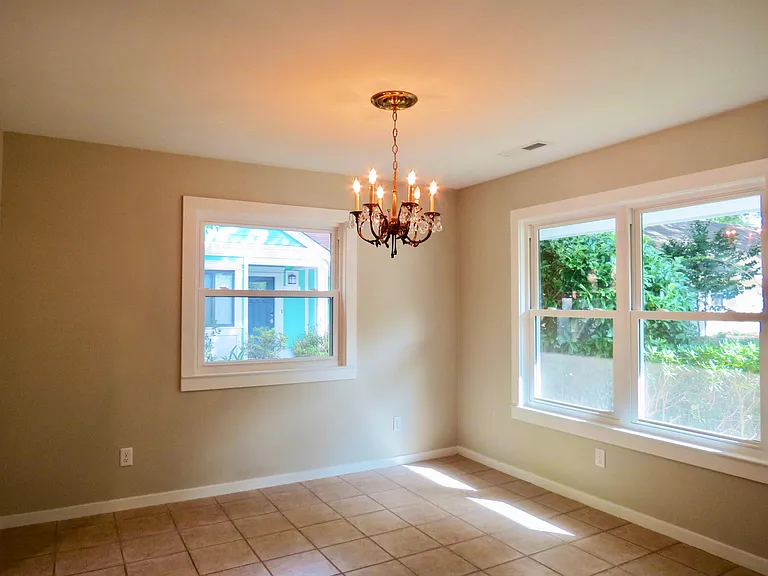 1124 Honeysuckle Ct — Photo 5