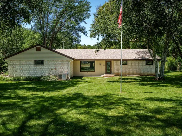 11040 N Main St, Rockton, IL 61072