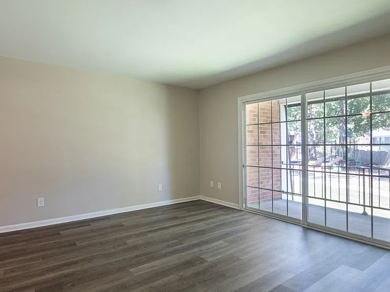 Colonial Towne Apartments — Photo 20