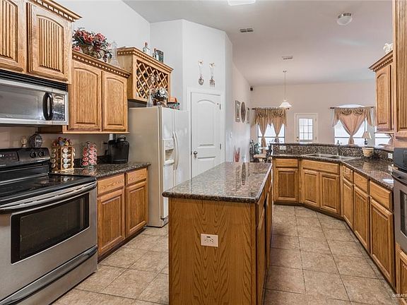 5th image of 4007 Green Jay Dr