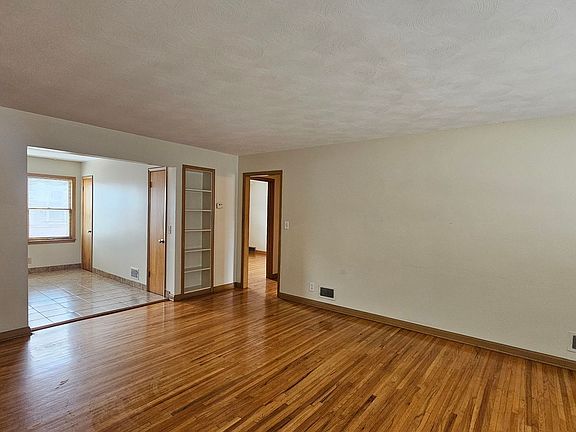 3rd image of 3855 Dewey Ave #2