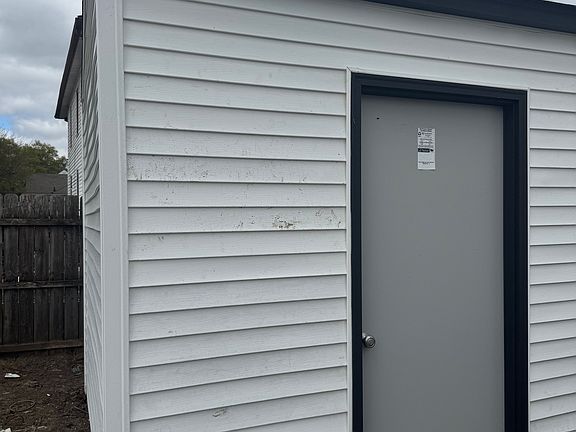 2nd image of 409 Tay St