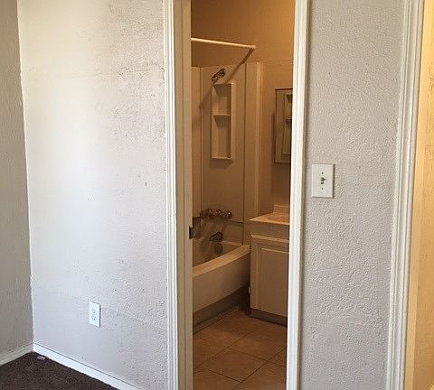 4th image of 326 SW 38th St APT B