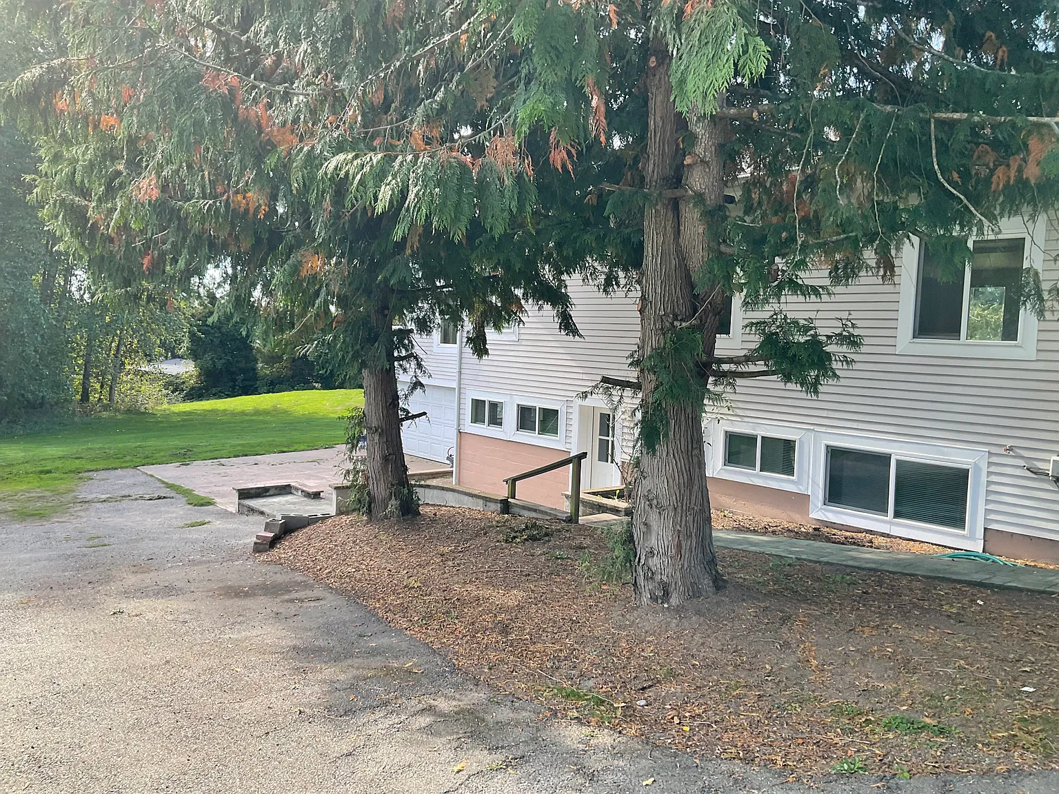 2 bed, 1050 sqft, $1,900 — Photo 3
