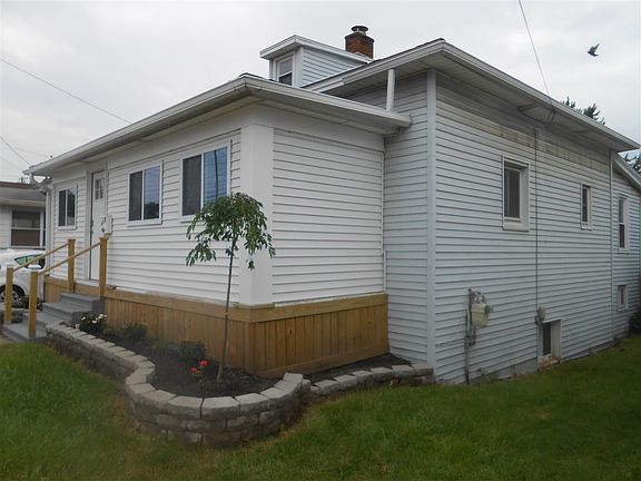 3rd image of 415 Corunna Ave