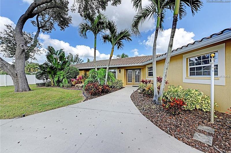 1st image of 7615 Peninsular Dr