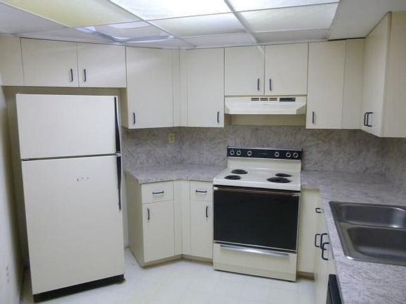 3rd image of 9731 Fontainebleau Blvd #F306