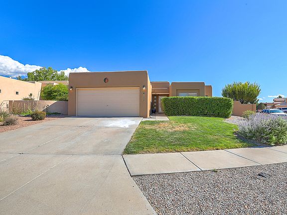 2nd image of 10332 Arroyo Crest Dr NW