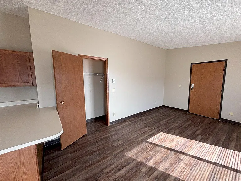 Heritage Apartments — Photo 6