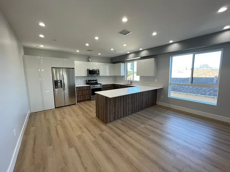 6345 Farmdale Ave #1/2 — Photo 9