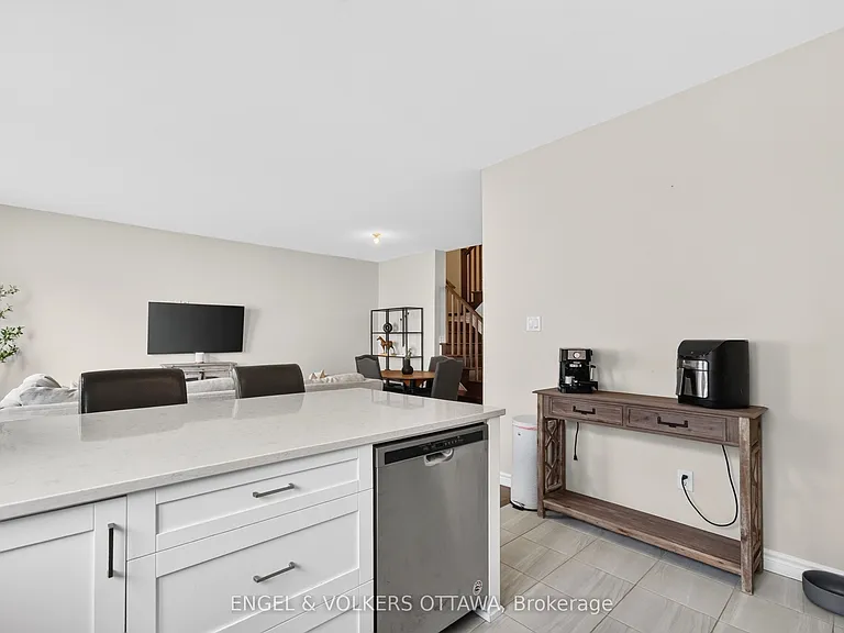 33 Focality Cres — Photo 15