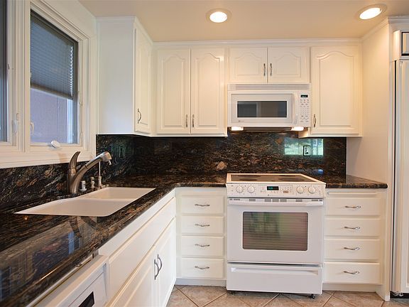 3rd image of 23981 Green Haven Ln