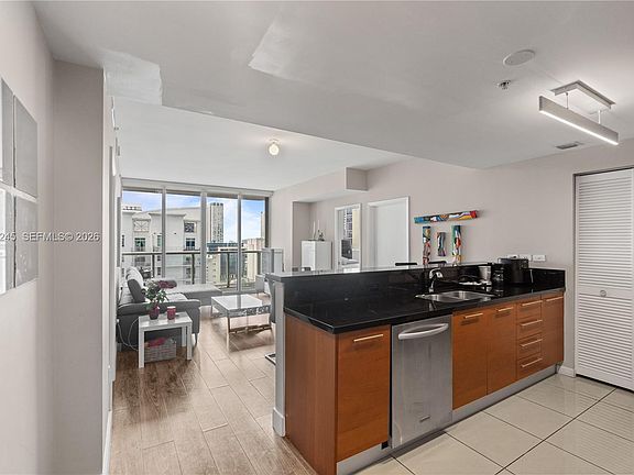 2nd image of 244 Biscayne Blvd APT 2410