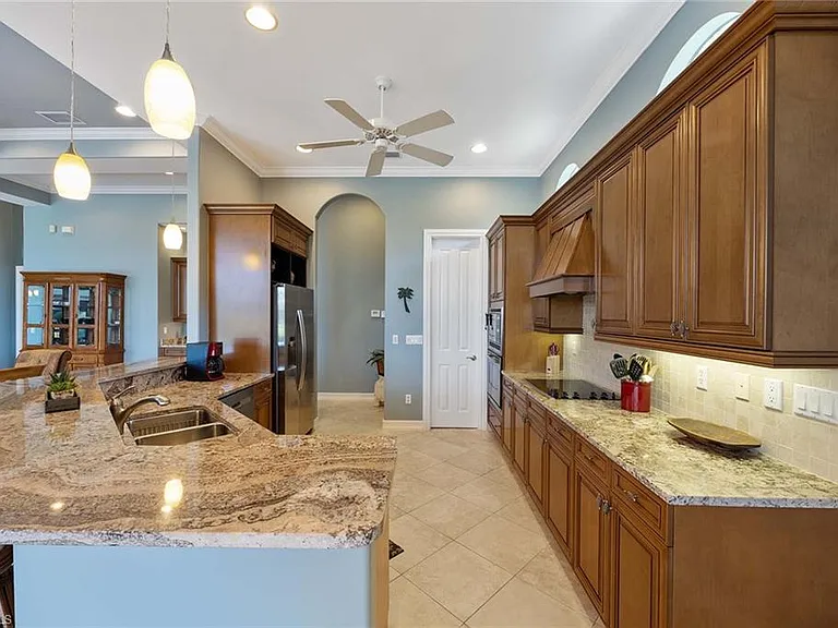 8902 Shenendoah Cir — Photo 10