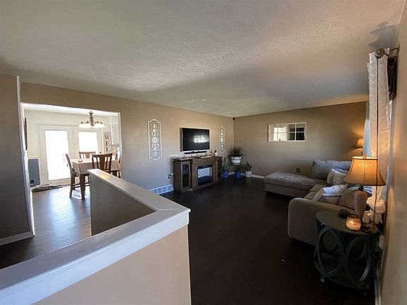 3rd image of 3747 Parkview Dr