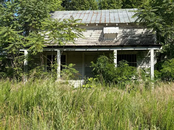 141 Wards Rd, Hurt, VA 24563