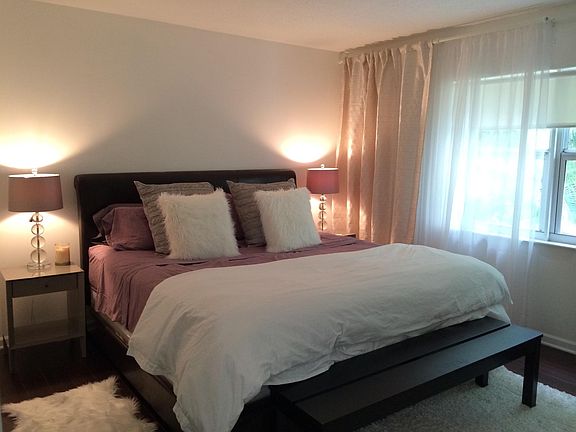 4th image of 715 20th St APT 208