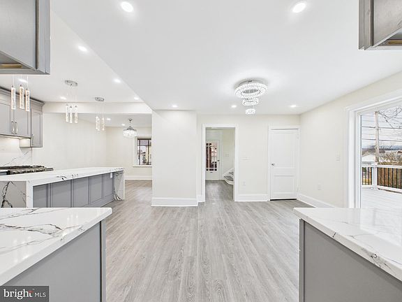 4th image of 820 E Oldtown Rd