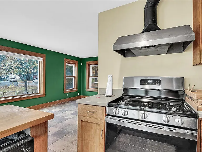 506 S Poplar St — Photo 12