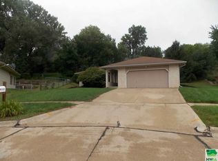 2431 Apache Ct, Sioux City, IA 51104