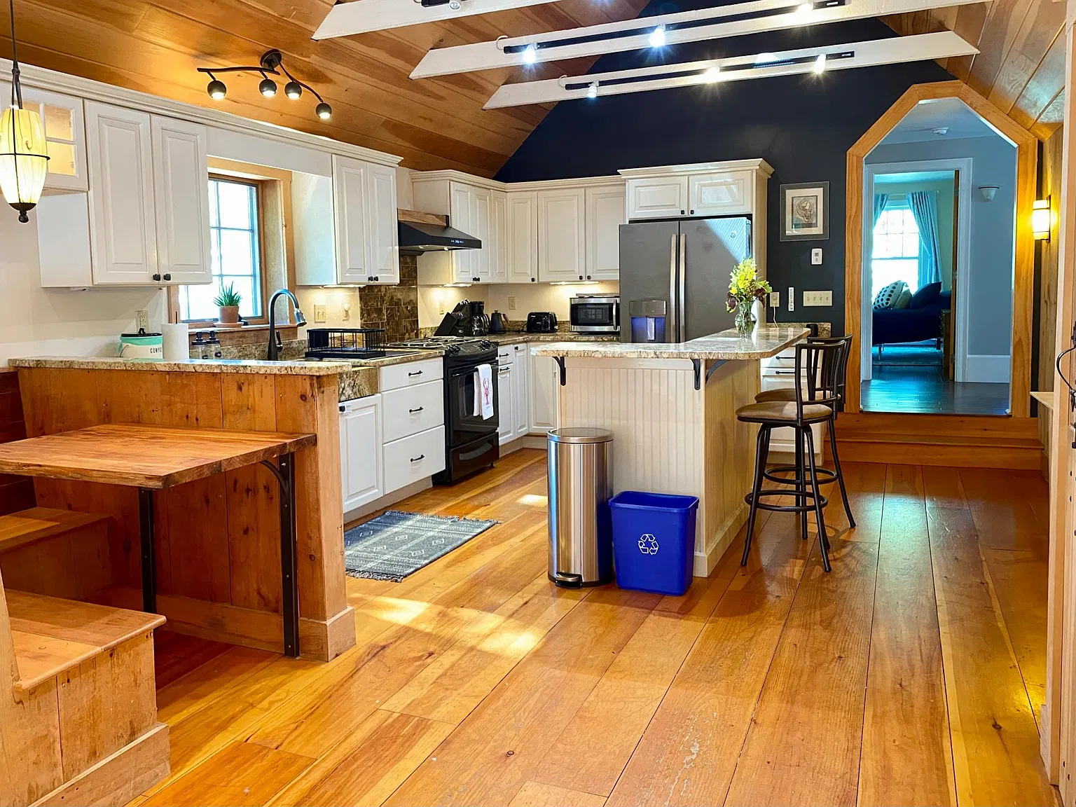 504 Middle St — Photo 3
