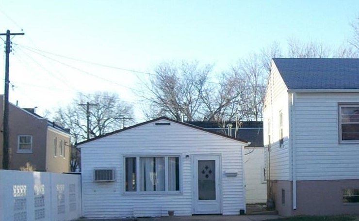 1st image of 512 1/2 N Elm St
