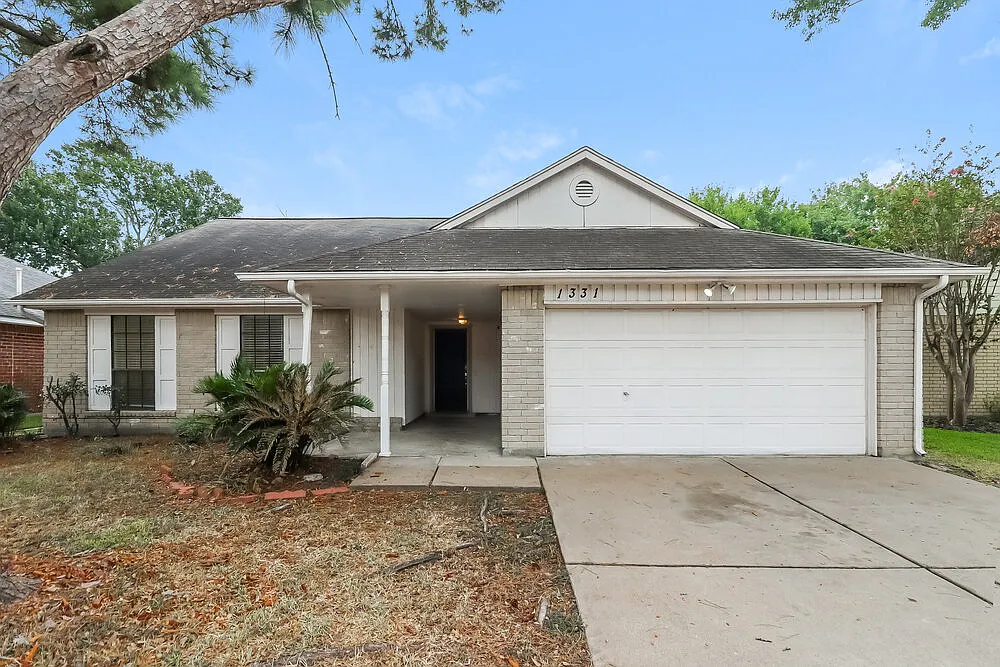 4 bed, 2.0 bath, 2050 sqft, $2,145 — Photo 1