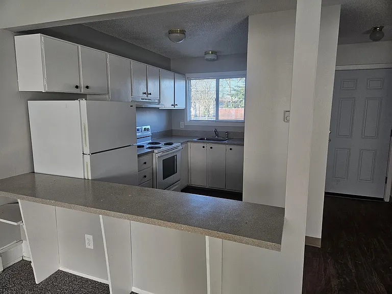 The Brigadoon 4210 NE Cully Blvd — Photo 21