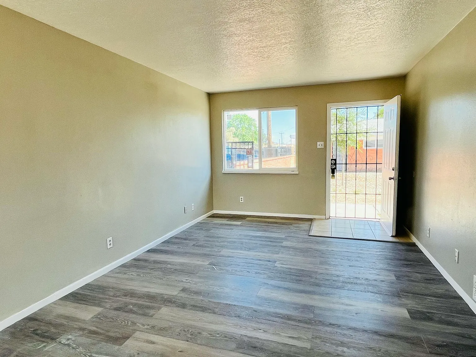 2 bed, 1.0 bath, 780 sqft, $1,099 — Photo 3