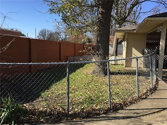 4th image of 106-108-108 Gwendola Dr