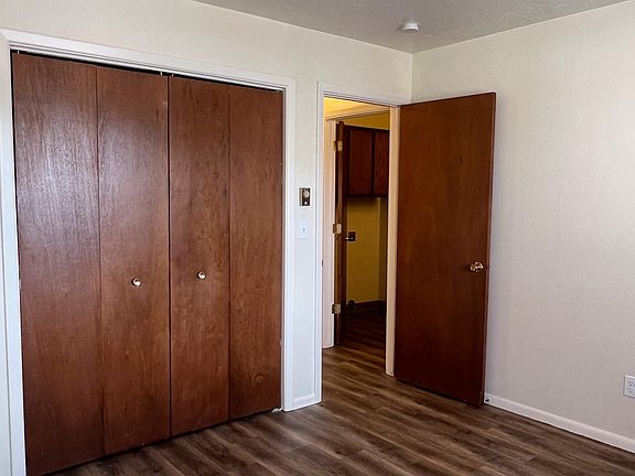 5th image of 2304 Hillview Ct APT 2