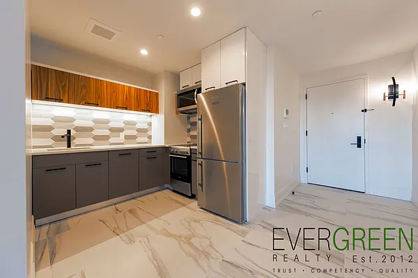 Rented by Evergreen Apartments BK | media 15