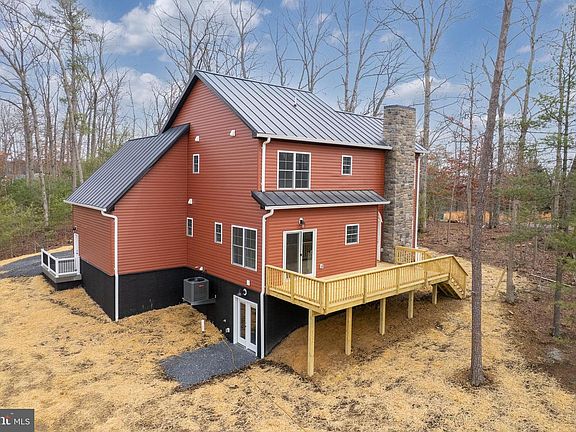 3rd image of 220 Lakeland Cir
