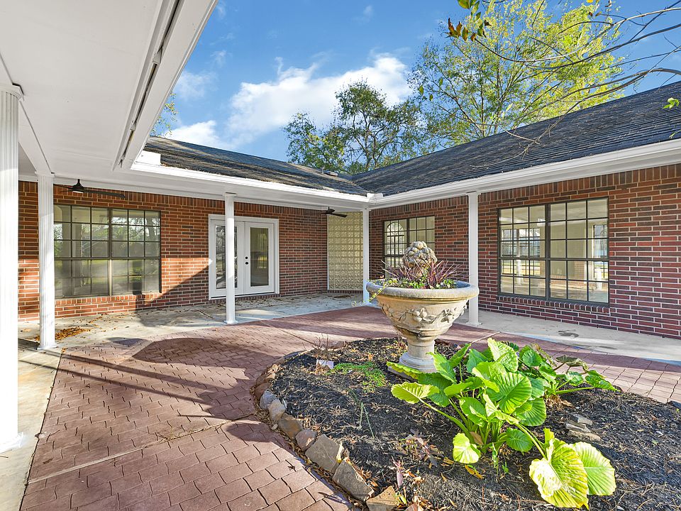 1st image of 10 Autumn Oaks Dr