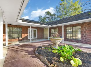 10 Autumn Oaks Dr, Baytown, TX 77521